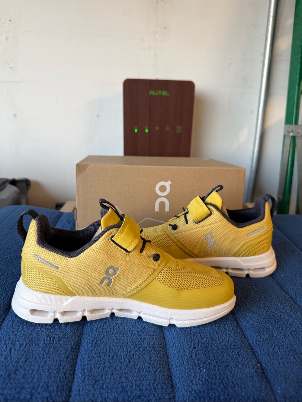 On Running Cloud Play Hook & Loop Sneakers Low Top Mustard Sz 1K Unisex $145 New